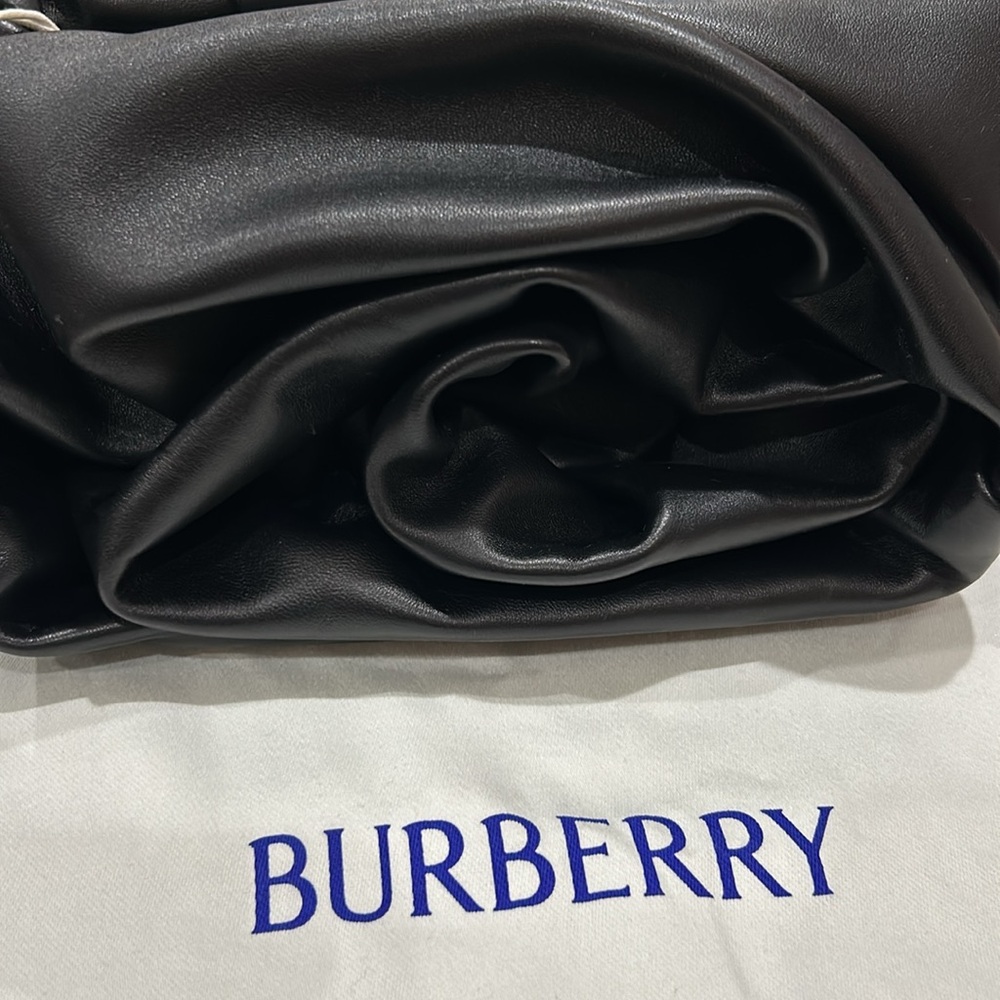 Burberry Rose Clutch/Classic Black